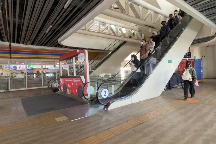Lift dan Eskalator Halte Transjakarta Kembali Beroperasi Setelah Sempat Dihentikan karena Abu Vulkanik