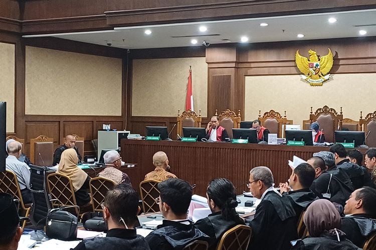 Suasana sidang kasus korupsi proyek Jalan Tol MBZ dengan agenda pemerintah saksi ahli, Selasa (21/5/2024) di Pengadilan Negeri Jakarta Pusat.