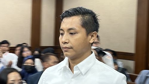 Serahkan Diri, Buron Kasus Pemalsuan DPT Pemilu Kuala Lumpur Tiba di Pengadilan