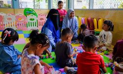 Menjaga Anak Saat Orang Tua Bekerja, Cerita TPA Perkebunan di Solok Selatan