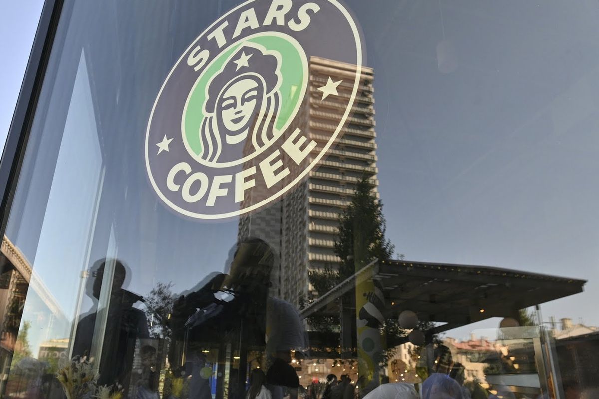 Stars Coffee di Rusia.