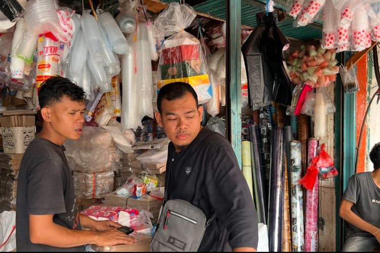 Harga Plastik di Padang Melonjak 150 Persen, Pedagang: Bisa Jadi Warga Pakai Daun Lagi...
