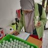 SMKN 13 Bandung Bagikan Hand Sanitizer Gratis Hasil Produksinya