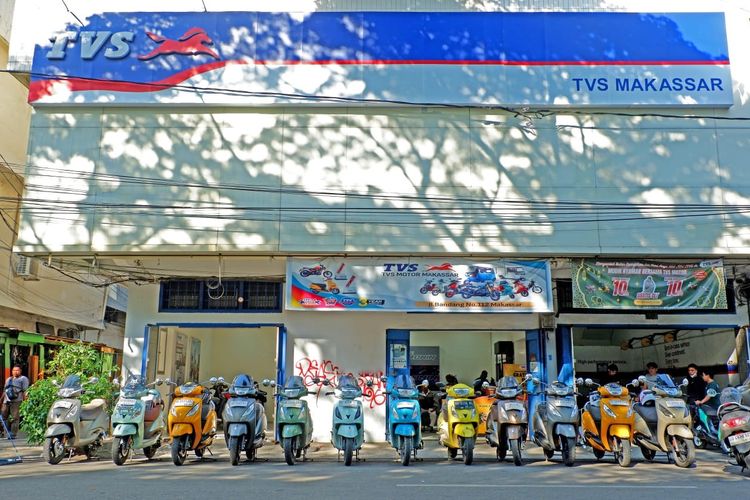 Acara riding sore TVS Community (T.Com) di Makassar