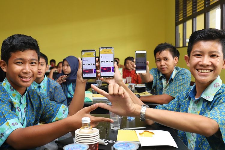 Suasana penyampaian materi literasi digital kepada murid.