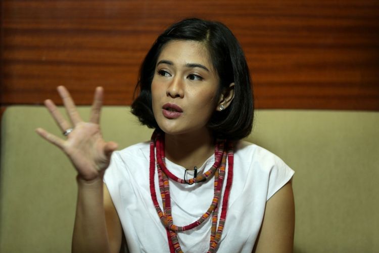 Pemeran tokoh Kartini, Dian Sastrowardoyo saat wawancara eksklusif Kompas.com seputar film Kartini di Jakarta, Jumat (7/4/2017). Film garapan sutradara Hanung Bramantyo mengisahkan perjuangan RA Kartini akan tayang di bioskop mulai 19 April 2017. 