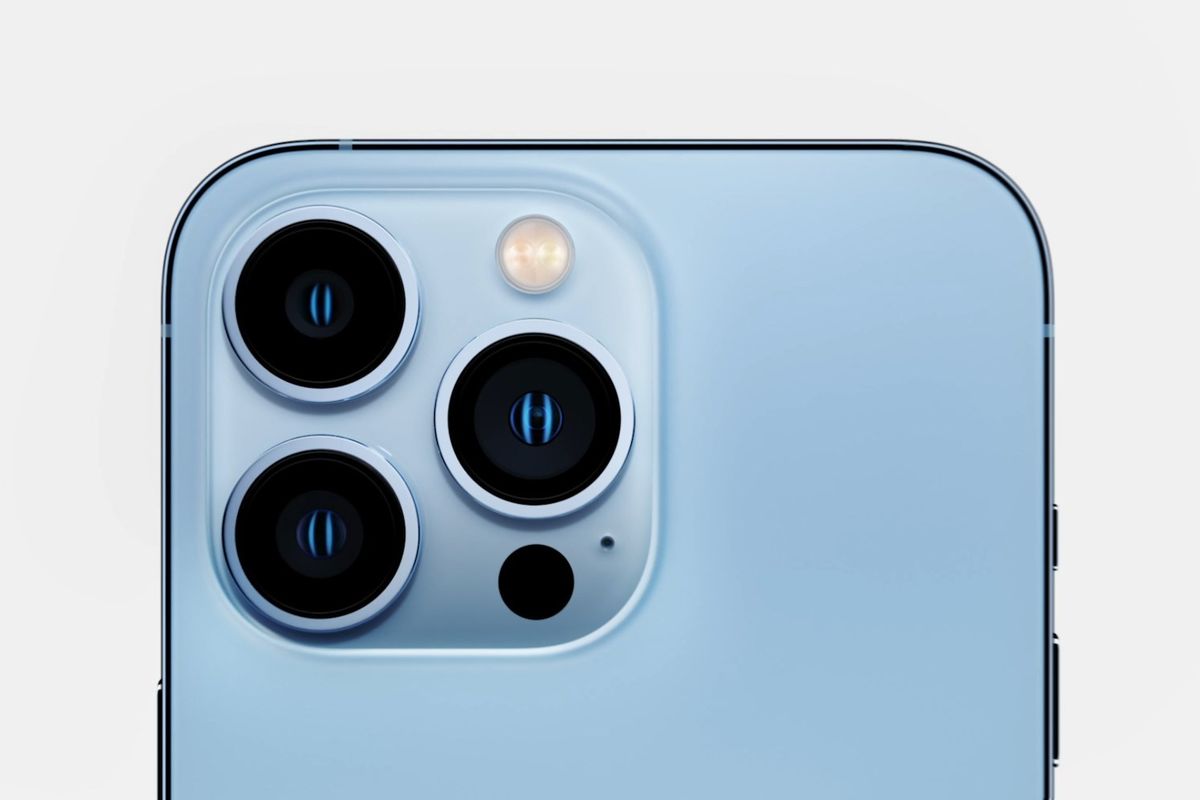 Ilustrasi iPhone 13 Pro.