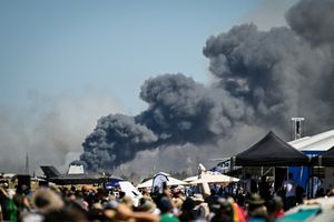 Ribuan Orang Saksikan Jet Tempur F-4 Jatuh, 2 Pilot Tewas