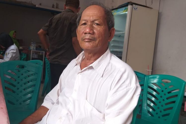 Hayan (61)yang merupakan bapak kandung Haris korban salah tangkap ketika ditemui di Rumah Sakit (RS) Bhayangkara Palembang, Sumatera Selatan, Senin (25/2/2019).