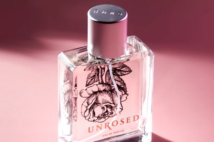 Salah satu varian parfum HMNS Perfume, yakni Unrosed yang memiliki aroma mawar tanpa menggunakan notes mawar