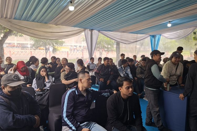 Nasib Karyawan Hotel Sultan yang Menanti Kembali Dipekerjakan
