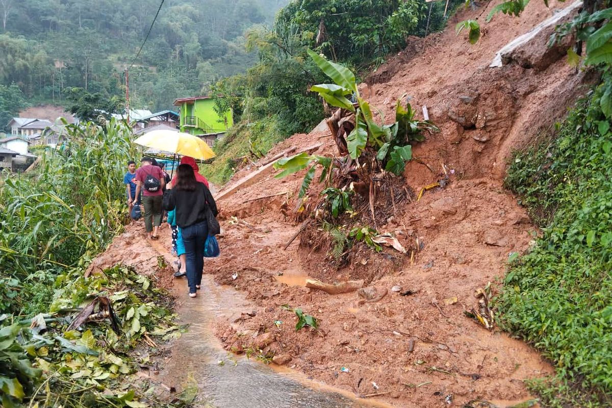 Longsor Manggarai Timur, Akses ke 4 Desa Lumpuh