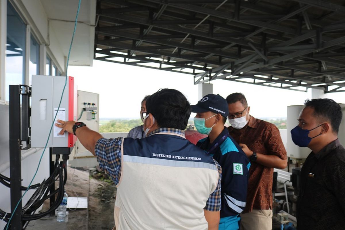 Memastikan cara kerja PLTS dari inverter dalam uji coba pada agenda Monitoring dan Evaluasi serta verifikasi lapangan berlokasi di RSU Fastabiq Sehat Muhammadiyah Pati. Pengujian dilakukan oleh Inspektur Ketenagalistrikan Direktorat Jenderal Ketenagalistrikan Kementerian ESDM dan PLN ULP Kudus. 
