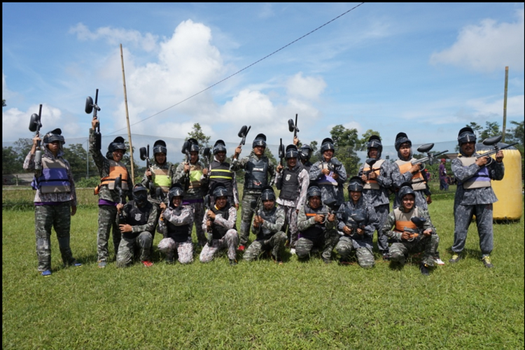Permainan paintball di Agrowisata Amanah Karanganyar