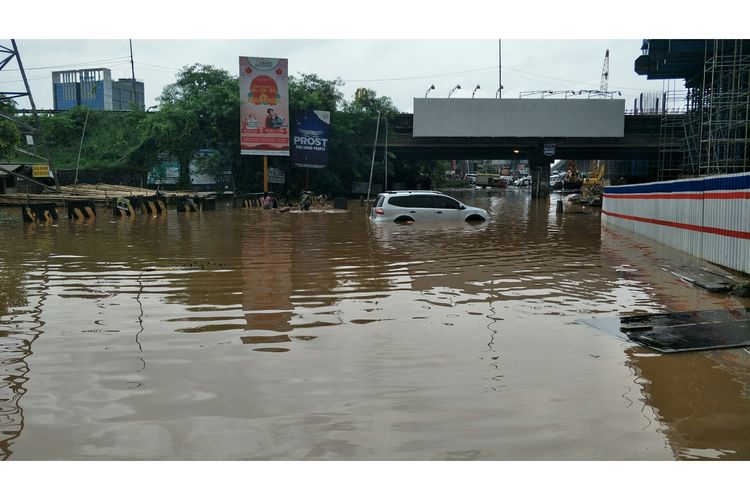 Underpass Tol JORR Kalimalang, Bekasi banjir, Selasa (25/2/2020).