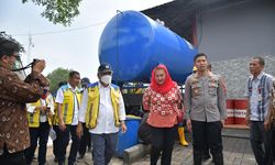 Mbak Ita Cegah Banjir di Wilayah Semarang Barat lewat Pengerukan Kali Semarang