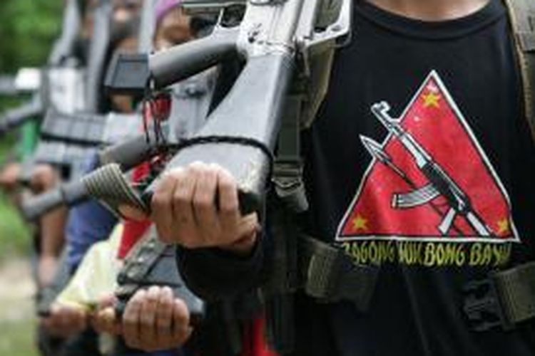 Anggota pasukan Tentara Rakyat Baru (NPA), sayap militer Partai Komunis Filipina, yang sudah memberontak sejak 1969.