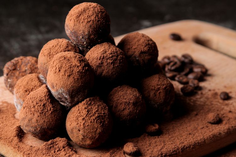 ilustrasi truffle cokelat kopi. 