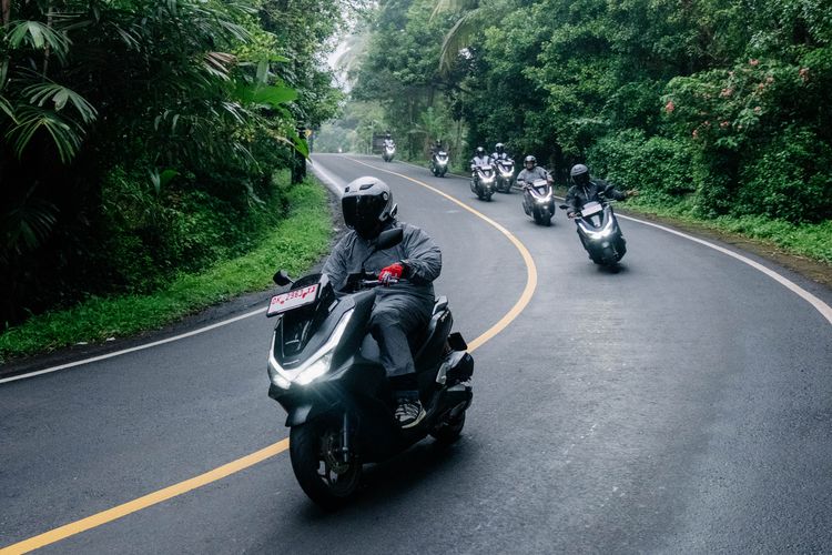 Honda PCX 160 RoadSync di Bali