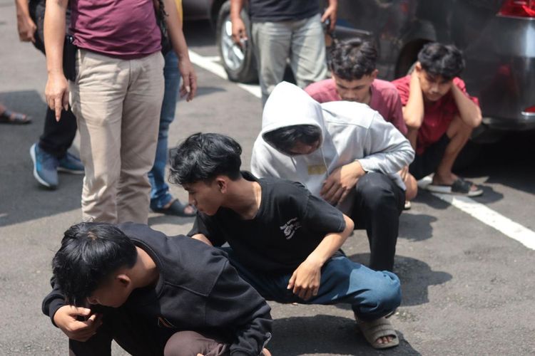 GENG MOTOR: Anggota geng motor diamankan di Mapolresta Banyumas, Jawa Tengah, Sabtu (17/2/2024).