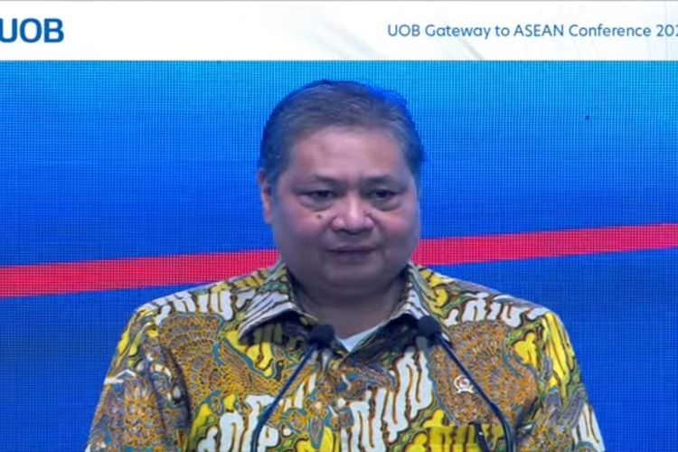 Menteri Koordinator Bidang Perekonomian RI Airlangga Hartarto dalam acara UOB Gateway to ASEAN Conference 2023, Selasa (11/10/2023). 