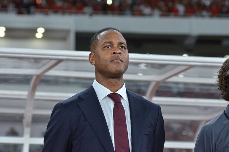 Ekspresi Patrick Kluivert dalam aga Grup C putaran ketiga Kualifikasi Piala Dunia 2026 zona Asia antara Timnas Indonesia vs Bahrain yang digelar di Stadion Utama Gelora Bung Karno, Selasa (25/3/2025).
