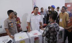 Wali Kota Hendi Minta KPPS Tegur Pemilih yang Lama di Bilik Suara