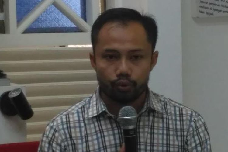 Koordinator Divisi Korupsi Politik Indonesia Corruption Watch (ICW) Donal Fariz di kantor ICW, Jakarta, Jumat (23/12/2016).