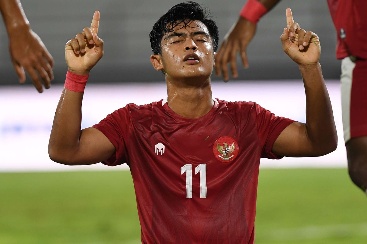 Pemain Timnas Indonesia Pratama Arhan berselebrasi bersama rekannya setelah berhasil mencetak gol ke gawang Timnas Timor Leste dalam pertandingan sepak bola Leg 1 FIFA Matchday di Stadion I Wayan Dipta, Gianyar, Bali, Kamis (27/1/2022). Indonesia menang atas Timor Leste dengan skor 4-1. Terkini, Pratama Arhan akan membela timnas Indonesia di FIFA Matchday melawan Curacao pada 24 dan 27 September 2022. 