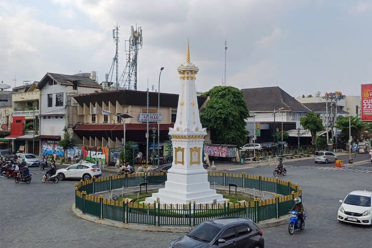Suasana di Tugu Pal Putih, Kota Yogyakarta.
