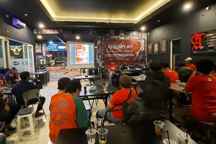 Puluhan mantan teroris asal Tasikmalaya mengampanyekan moderasi atau pemahaman mengajarkan agama tanpa lewat kekerasan sambil ngopi bareng di Tasikmalaya, Minggu (23/1/2022) malam.