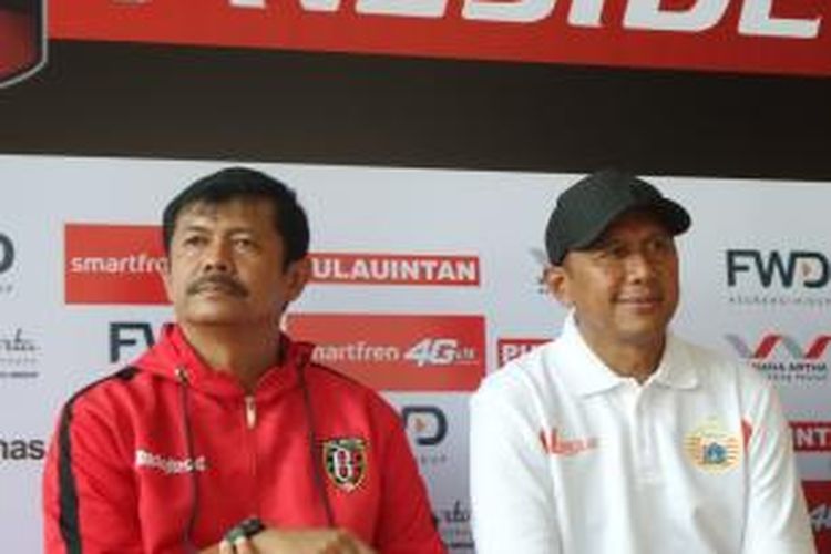 Pelatih Bali United, Indra Sjafri (kiri) dan pelatih Persija Jakarta, Rahmad Darmawan. 