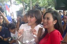 Anya dan Olga Sumbang Rp 100.000 untuk Gedung KPK