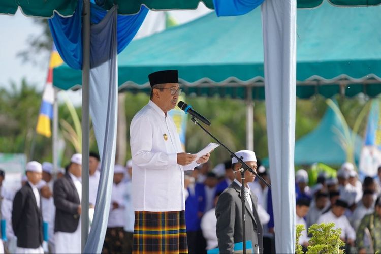 Gubernur Riau Syamsuar menghadiri perayaan Hari Santri Nasional tahun 2023 tingkat provinsi Riau, Minggu