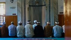 Hukum Imam Salat Sambil Duduk, Boleh atau Tidak? Ini Penjelasan Muhammadiyah