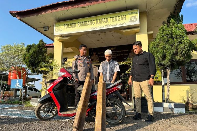 Polsek Rambang Kapak Tengah Kota Prabumulih, Sumsel mengamankan pelaku pencurian besi rel kereta api mikik PT KAI. 