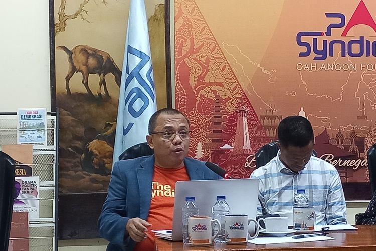 Direktur Eksekutif Para Syndicate Ari Nurcahyo (kiri) dalam diskusi bertajuk Evaluasi Tahapan Pemilu dan Catatan Politik Akhir Tahun di Kebayoran Baru, Jakarta Selatan, Kamis (15/12/2022).