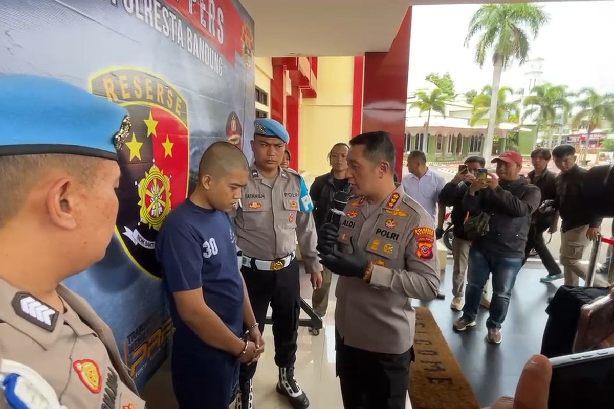 Kapolresta Bandung Kombes Pol Aldi Subartono saat gelar perkara kasus pembunuhan di Mapolresta Bandung, Senin (27/1/2025)