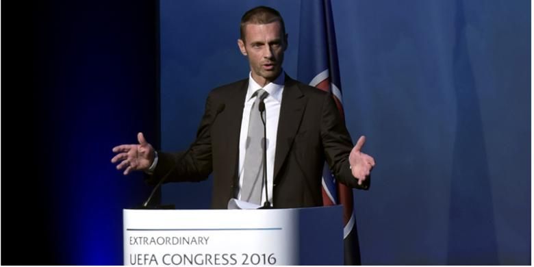 Presiden baru UEFA, Aleksander Ceferin, berpidato setelah terpilih memimpin badan tertinggi sepak bola Eropa tersebut dalam Kongres Luar Biasa Ke-12 UEFA di Lagonissi, Athena Selatan, Rabu (14/9/2016). Pria asal Slovenia ini menggantikan Michel Platini yang sedang menjalani hukuman akibat kasus hukum.