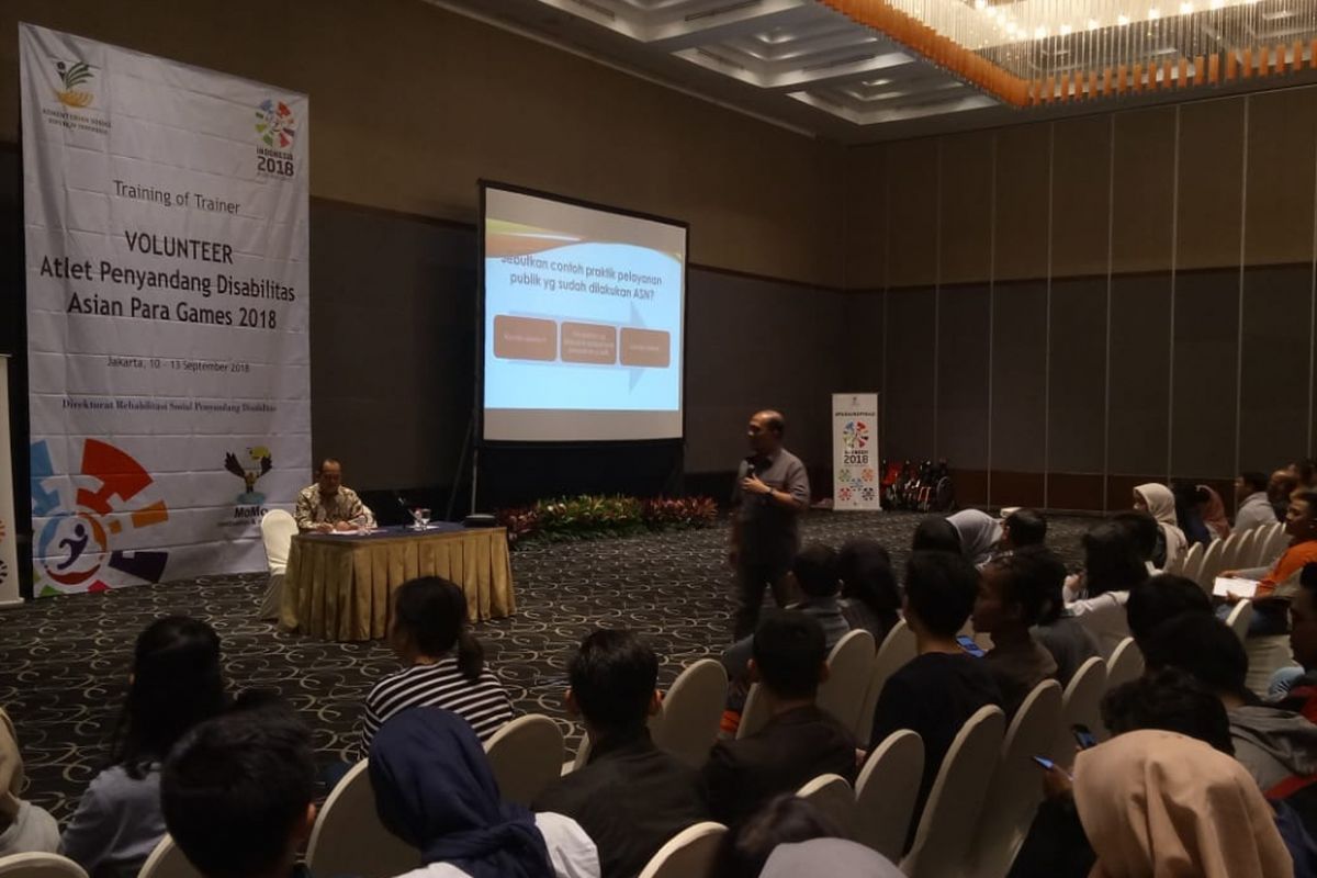 Anggota Gugus Tugas Nasional Revolusi Mental, Ahmad Mukhlis Yusuf, dalam acara Training on Trainer (ToT) kepada volunteer Asian Para Games di Hotel Swissbell Mangga Besar, Jakarta, Rabu (12/9/2019).
