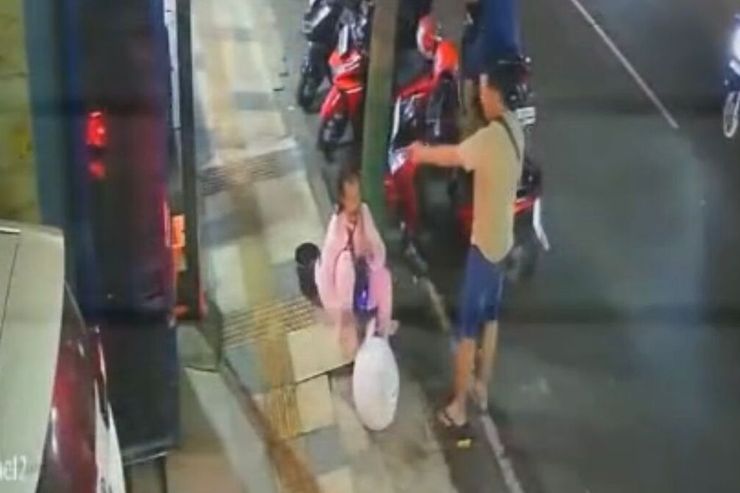Khilaf Tampar Badut Jalanan di Tuban, Oknum Polisi Meminta Maaf secara Terbuka