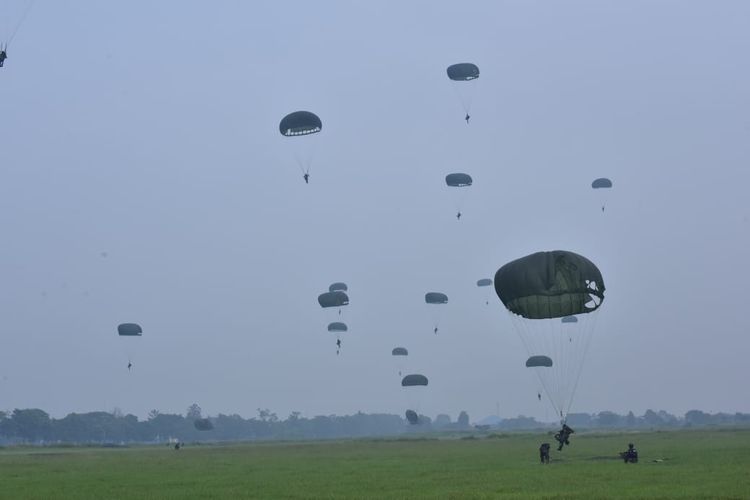 Korpasgat Gelar Operasi Perebutan Pangkalan Melalui Latihan Penerjunan di Bandung
