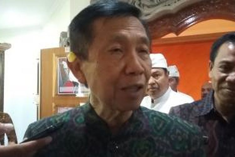 Gubernur Bali Made Mangku Pastika 