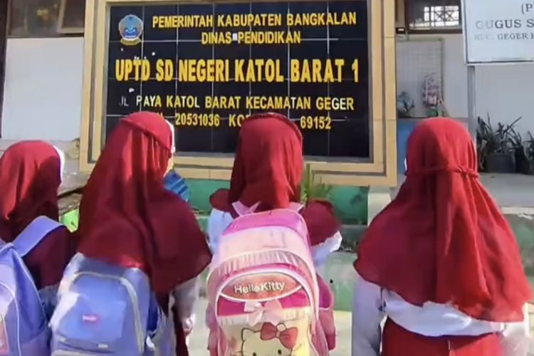 SDN di Bangkalan Bakal Dibongkar untuk Sekolah Rakyat, Siswa Belajar di Teras Warga