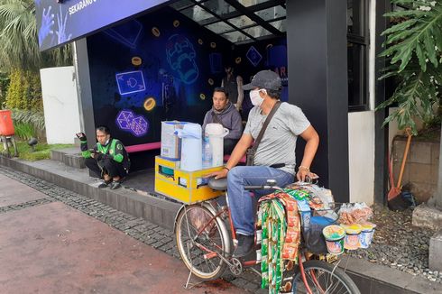 Kisah Pedagang Starling di Jakarta: Mengayuh demi Rupiah, Kerap Tersenggol Sepeda Elite