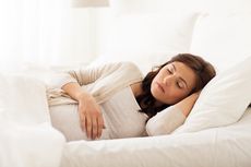 Posisi Tidur untuk Mengurangi Mual saat Hamil