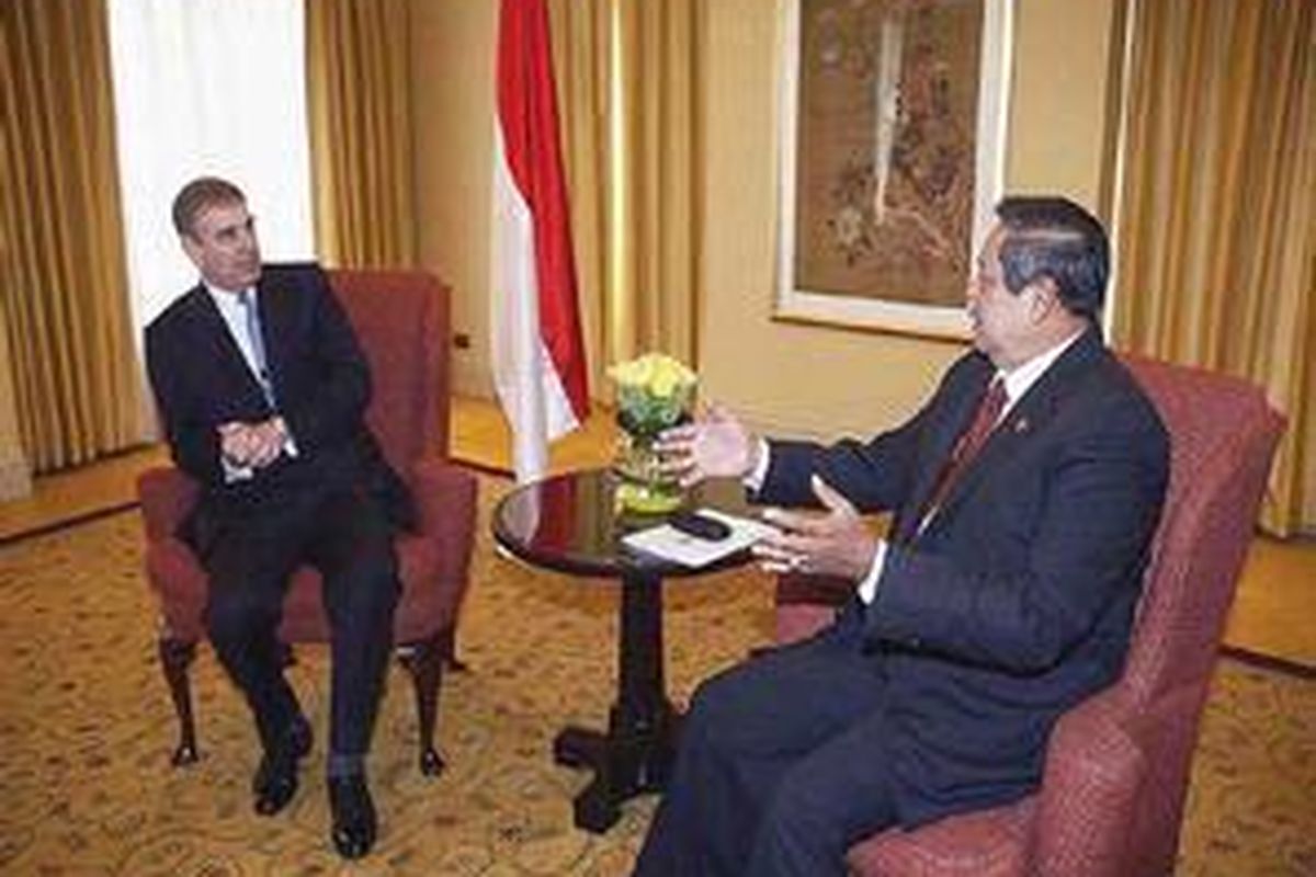 Presiden Susilo Bambang Yudhoyono, Rabu (1/4) siang waktu setempat, menerima kunjungan kehormatan Duke of York Pangeran Andrew di Burlington Suite, Grosvenor House, London.