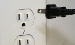 Ingat! Ini 7 Peralatan Elektronik yang Harus Dicabut Sebelum Tidur