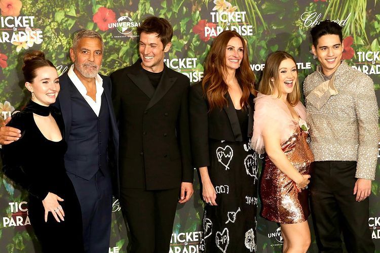 Artis peran Maxime Bouttier menghadiri gala premiere film Ticket Paradise.