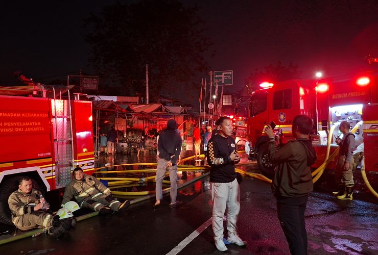 Tiga Jam Melawan Kobaran Api, Kebakaran Kampung Pasar Jiung Kemayoran Berhasil Dilokalisir